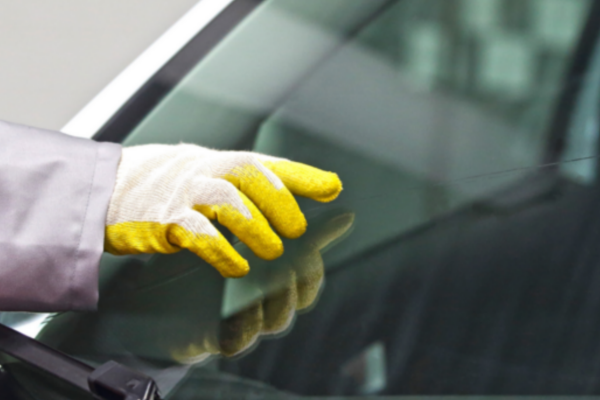 Ремонт трещин на лобовом стекле автомобиля в Москве | Заделка и ...