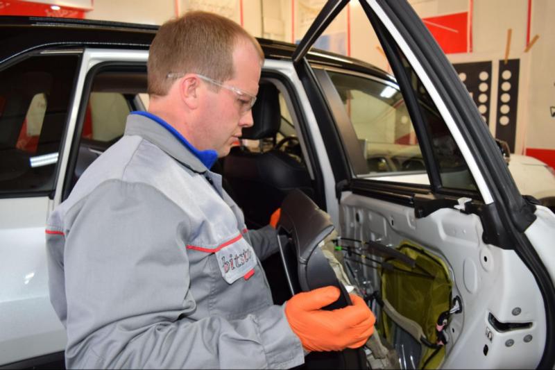 Как поменять боковое стекло: пошаговая инструкция image3.jpg